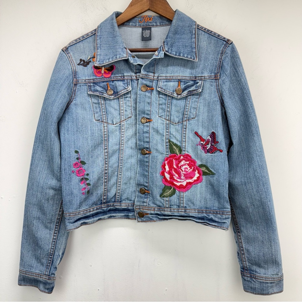 Tixi size Large Women’s Blue Denim Floral Embroidered Button Up Jean Jacket